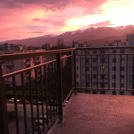 Апартаменты Quartier Calme Et Parking Gratuit *