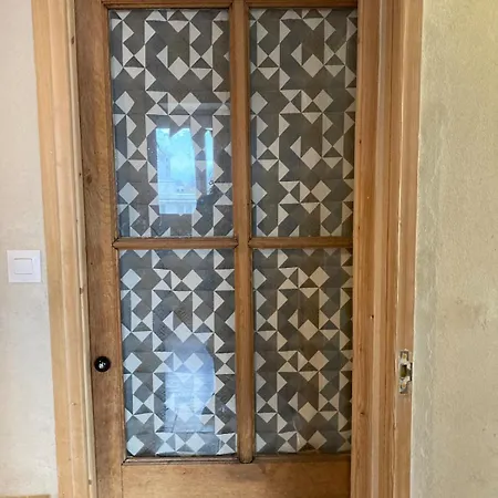 Quartier Calme Et Parking Gratuit Апартаменты