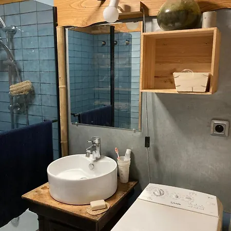 Quartier Calme Et Parking Gratuit Апартаменты *