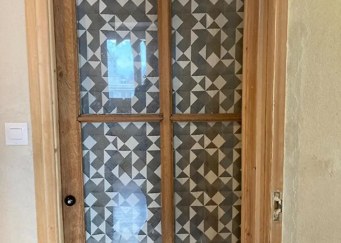 Quartier Calme Et Parking Gratuit アパート